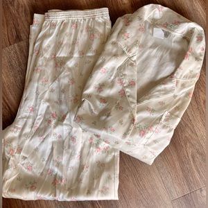 Vintage Character brand floral long sleeve pajama set large